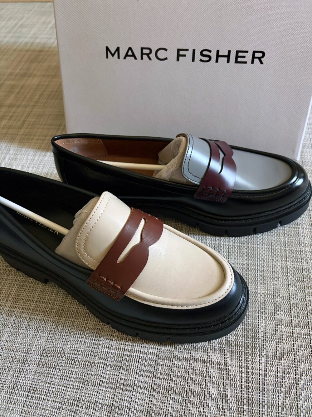 Marc Fisher CUBE Lug Sole Penny Loafers MISMATCHED / ASYMMETRIC COLORS ON TREND!